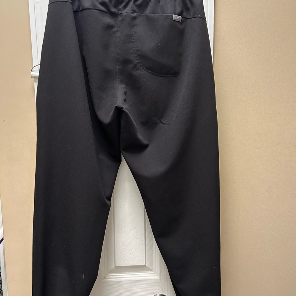 Figs Black Yowah Jogger Scrub Pants Limited Edition - Picture 2 of 4